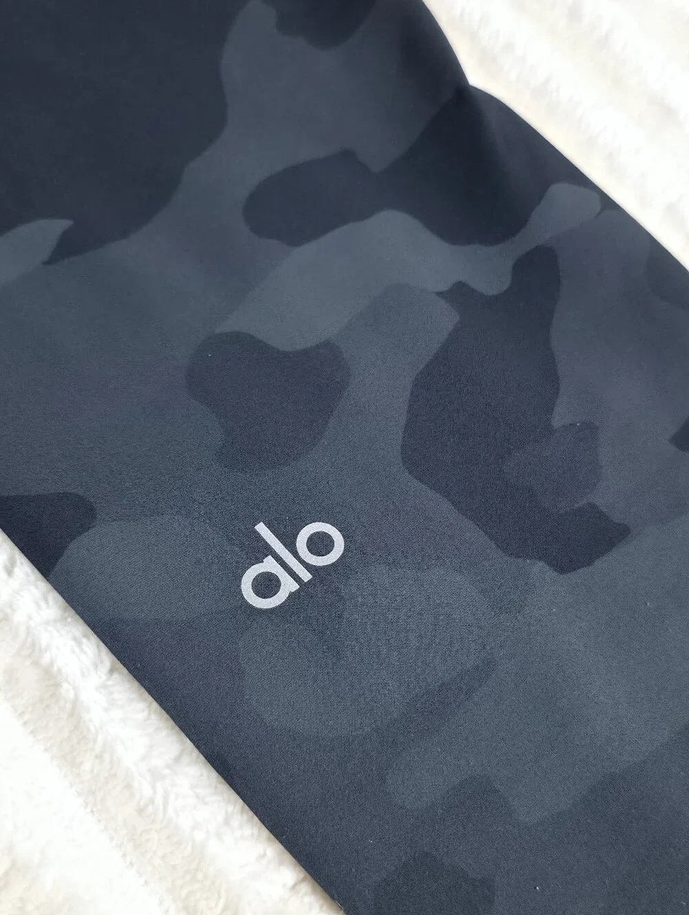 ALO Yoga High-Waist Camo Vapor Legging, Size Medium, Black Camouflage
